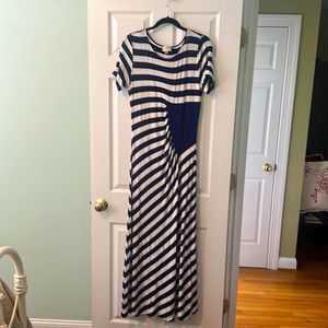 Very good condition, Beige by eci navy & white maxi. Sz XL